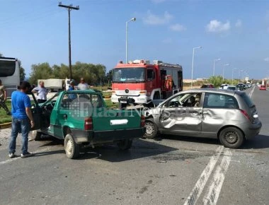 Ρέθυμνο: Σοβαρό τροχαίο ατύχημα μεταξύ τριών Ι.Χ. - Στο νοσοκομείο οι τραυματίες (φωτό)